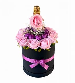 Kutuda Çikolatalar Pembe Güller ve Aromalı İçecek