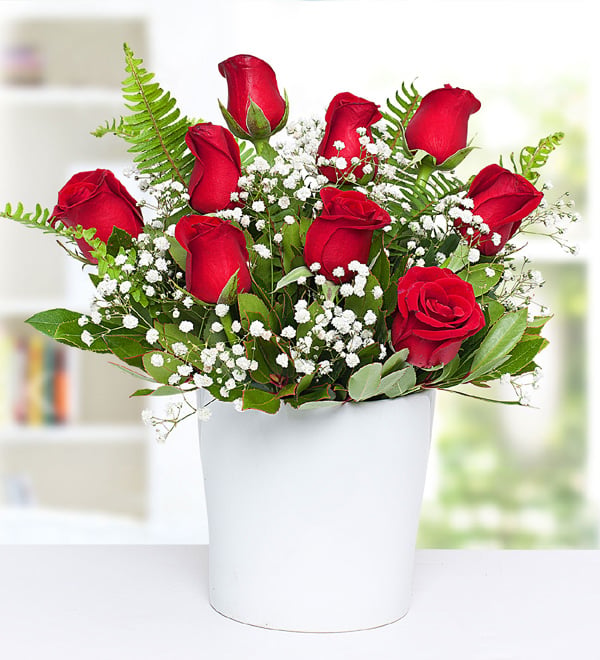 Beyaz Saks�da K�rm�z� G�ller