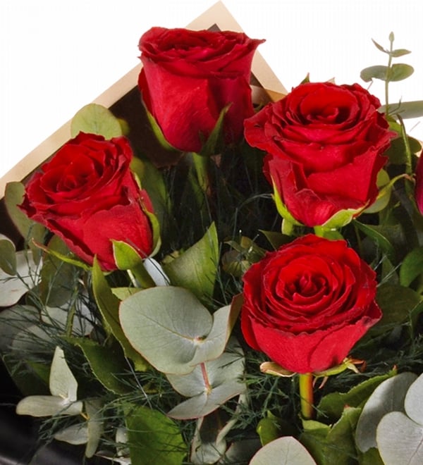 Siyah Buket Ka��tta 5 li K�rm�z� G�l Demeti