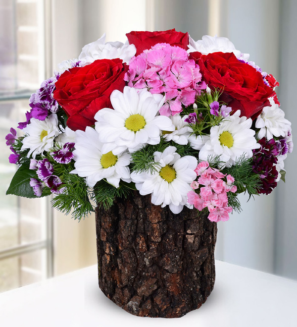 K�t�k Saks�da Renkli Bahar �i�ekleri ve G�ller
