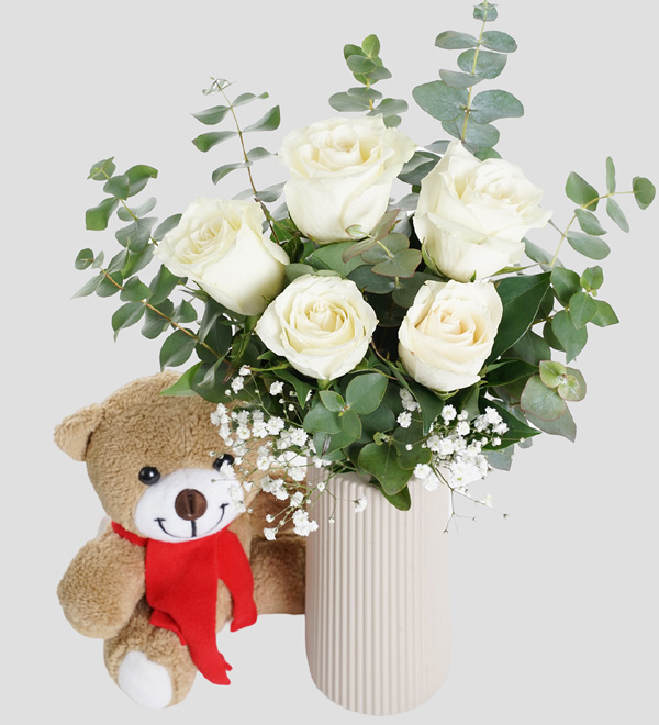 Kiss Me Vazoda Beyaz G�ller ve Ay�c�k