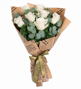 Gazete Tasar�ml� 7 Beyaz G�l Buketi