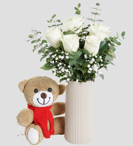 Kiss Me Vazoda Beyaz G�ller ve Ay�c�k